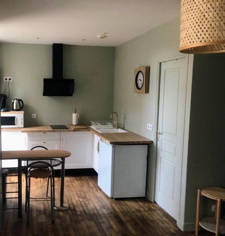 Logement A Brive Avec Terrasse Et Climatisation - Pres De La Gare Et Du Centre-Ville - Wifi Et Stationnement Gratuit Exterior photo